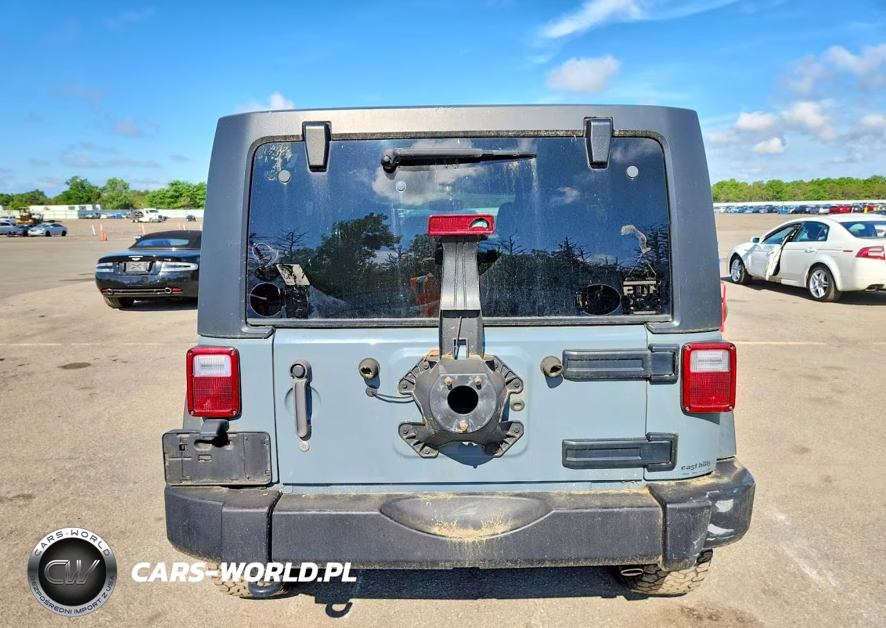 2015 Jeep Wrangler Unlimited Sport VIN:1C4BJWDG9FL556539 - 6