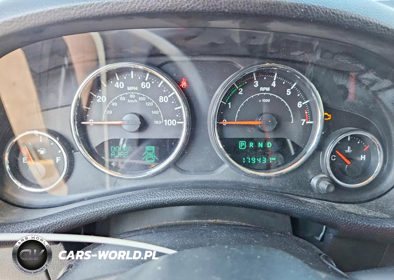 2015 Jeep Wrangler Unlimited Sport VIN:1C4BJWDG9FL556539 - 9