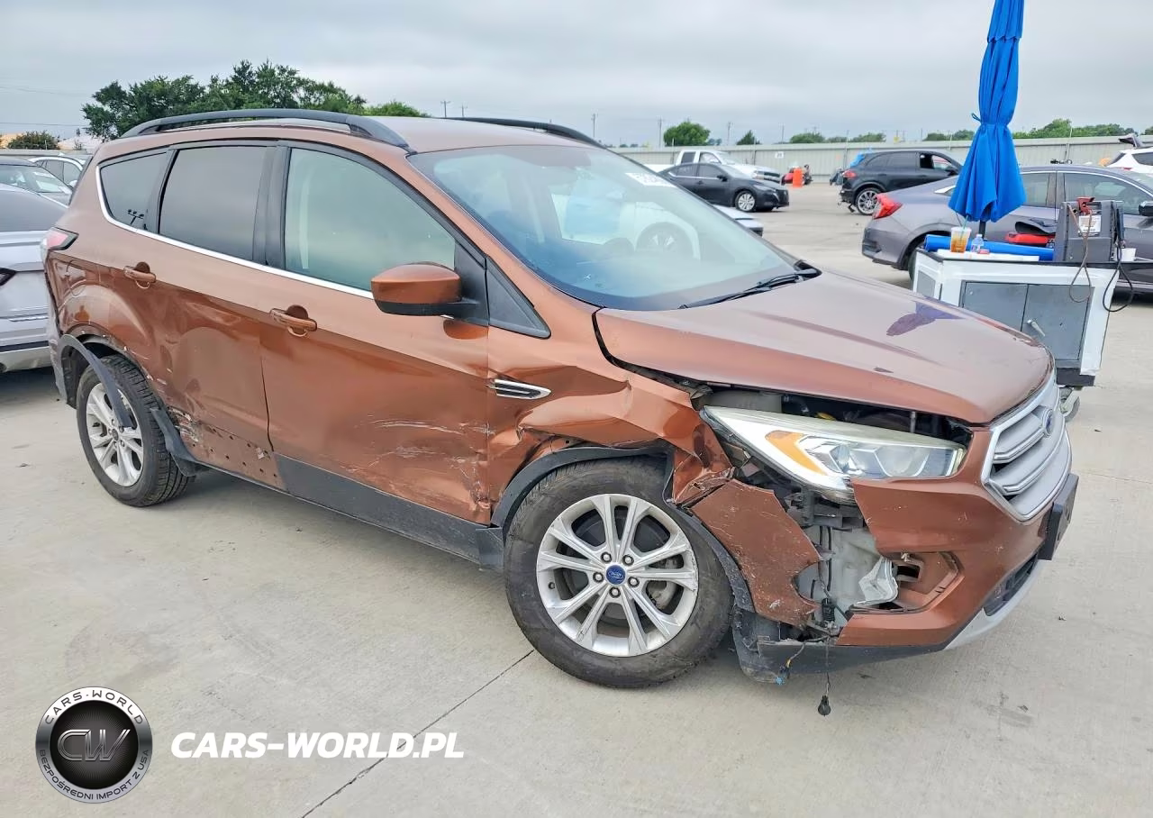 2017 Ford Escape Se VIN:1FMCU0GD5HUC64647 - 4