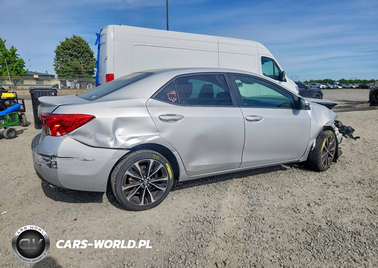 2017 Toyota Corolla Se VIN:5YFBURHE8HP628519 - 3