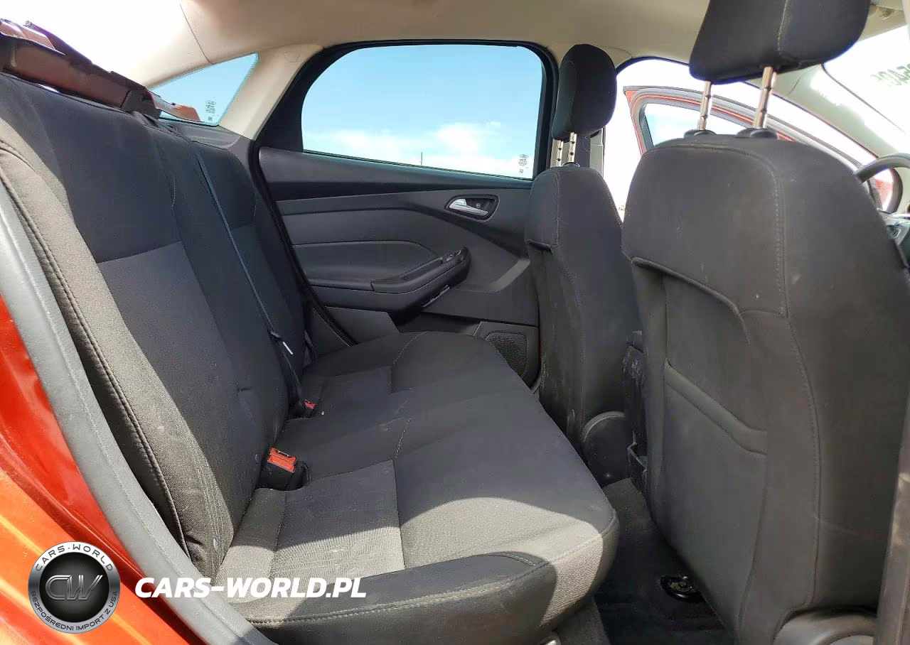 2018 Ford Focus Se VIN:1FADP3FE5JL288072 - 10