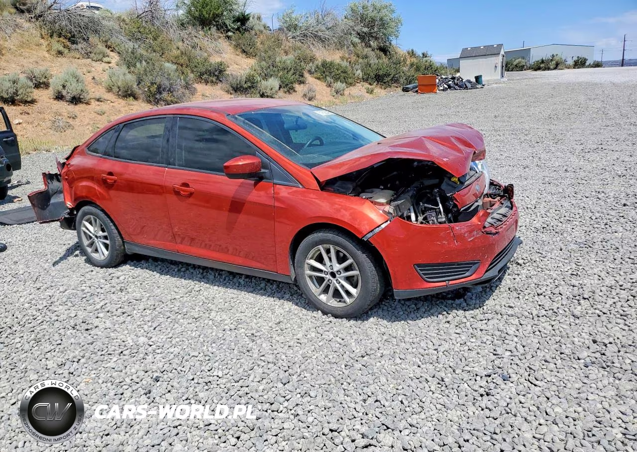 2018 Ford Focus Se VIN:1FADP3FE5JL288072 - 4