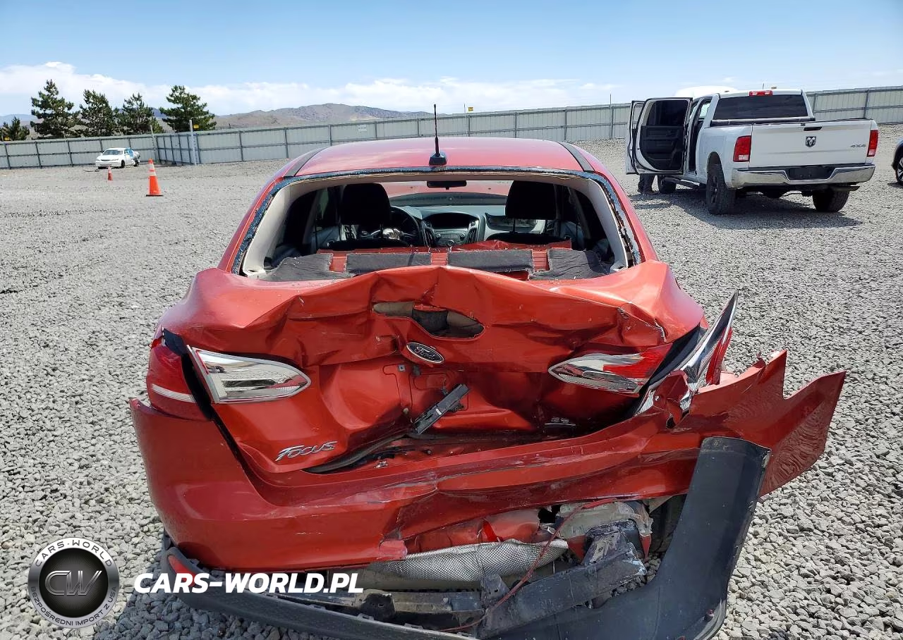 2018 Ford Focus Se VIN:1FADP3FE5JL288072 - 6