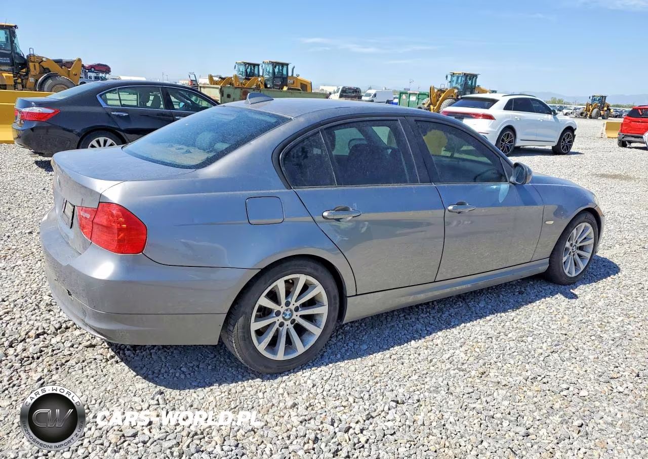 2009 BMW 328 Xi VIN:WBAPK73569A457067 - 3