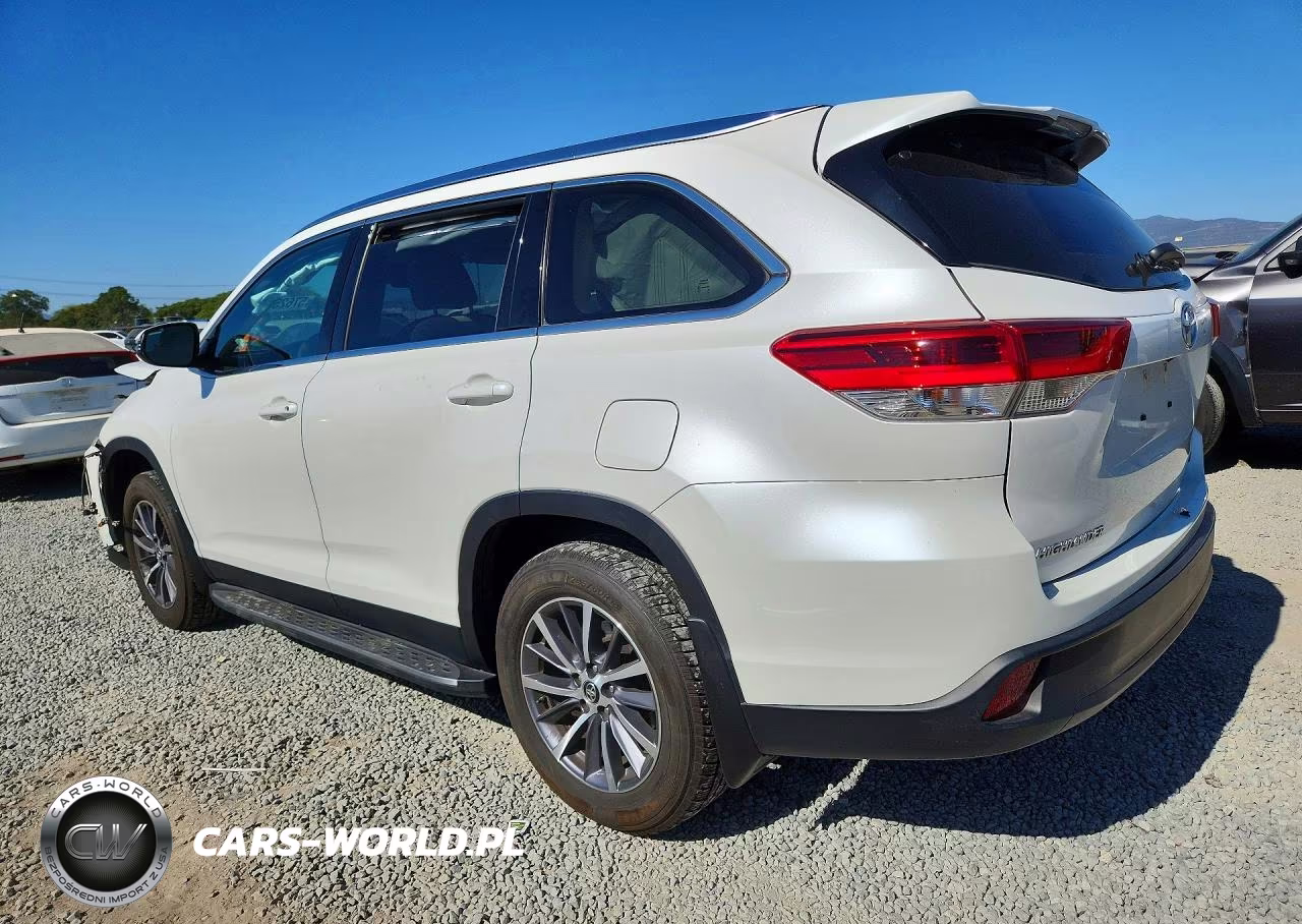 2019 Toyota Highlander Xle VIN:5TDKZRFH3KS565021 - 2