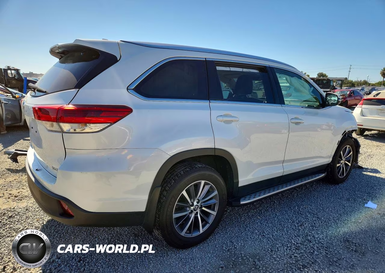 2019 Toyota Highlander Xle VIN:5TDKZRFH3KS565021 - 3