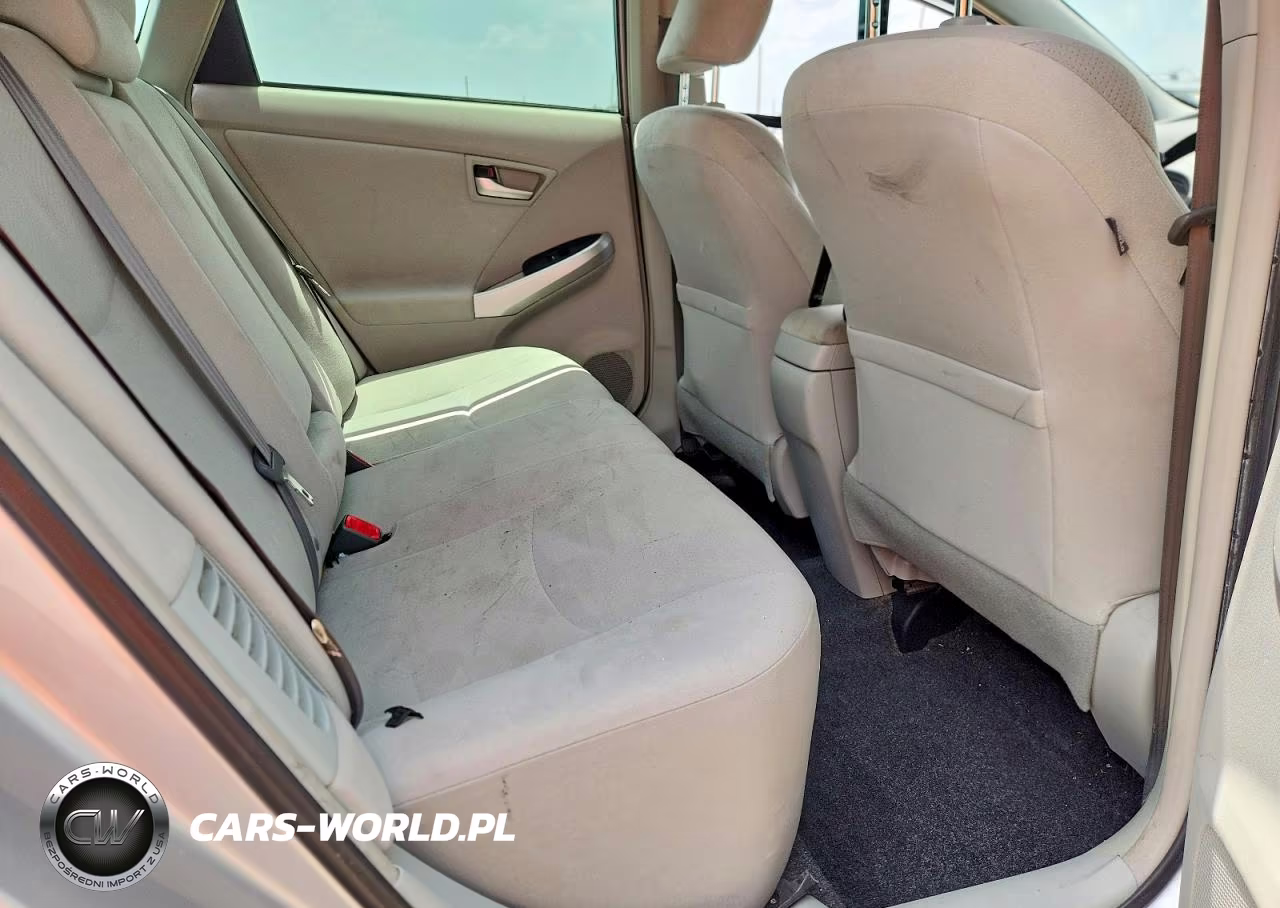 2015 Toyota Prius Two VIN:JTDKN3DU9F2003792 - 10