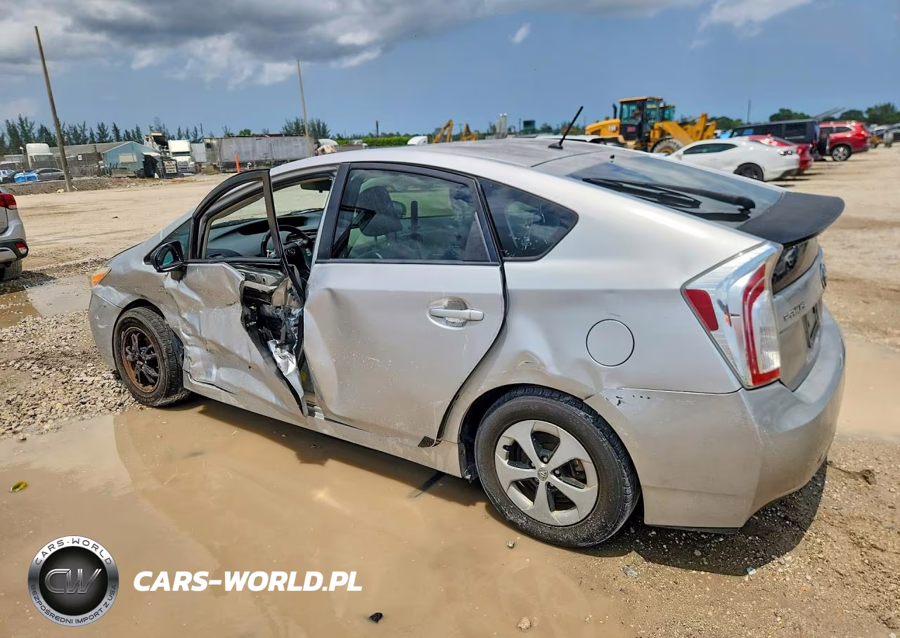 2015 Toyota Prius Two VIN:JTDKN3DU9F2003792 - 2