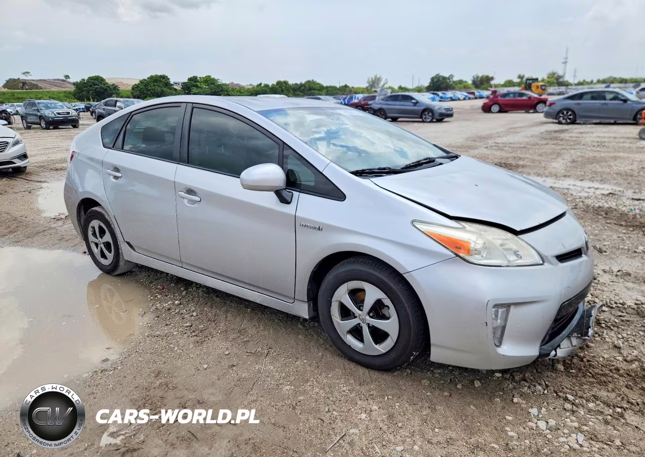 2015 Toyota Prius Two VIN:JTDKN3DU9F2003792 - 4