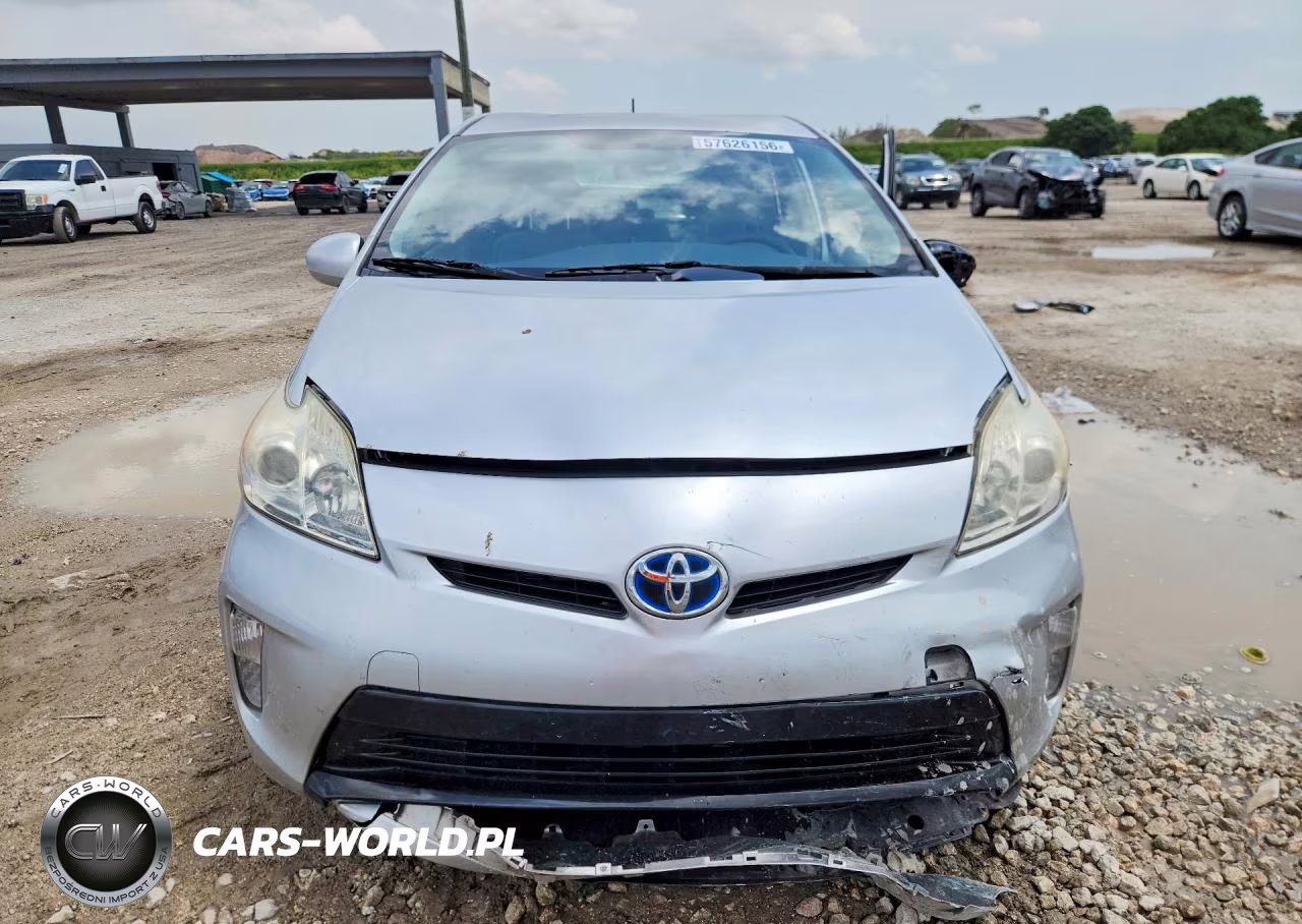 2015 Toyota Prius Two VIN:JTDKN3DU9F2003792 - 5
