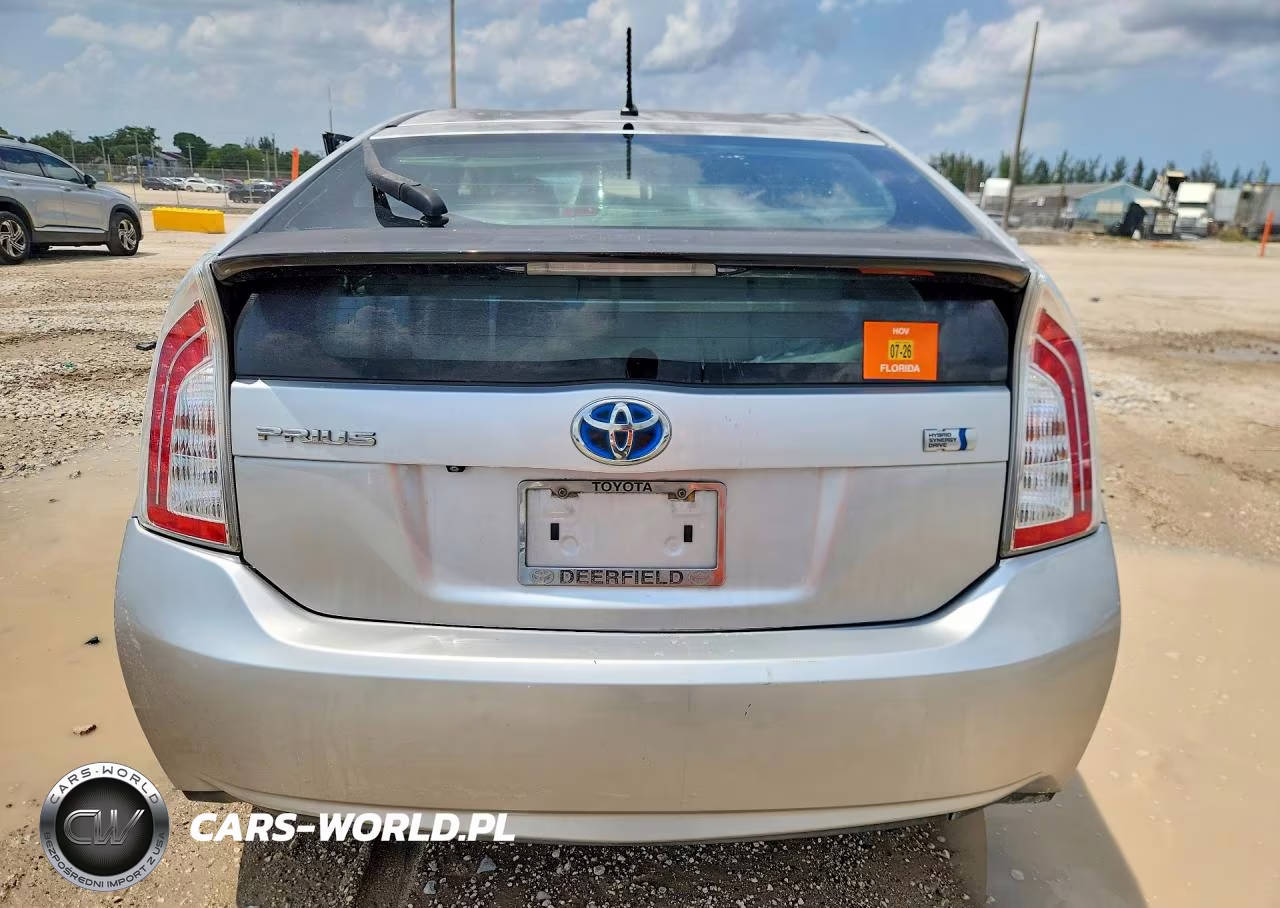 2015 Toyota Prius Two VIN:JTDKN3DU9F2003792 - 6