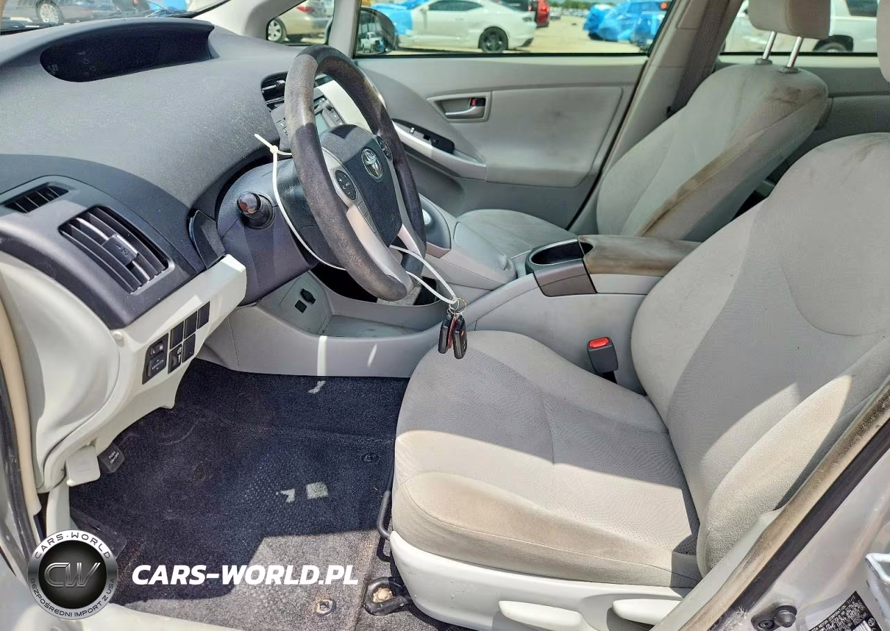2015 Toyota Prius Two VIN:JTDKN3DU9F2003792 - 7