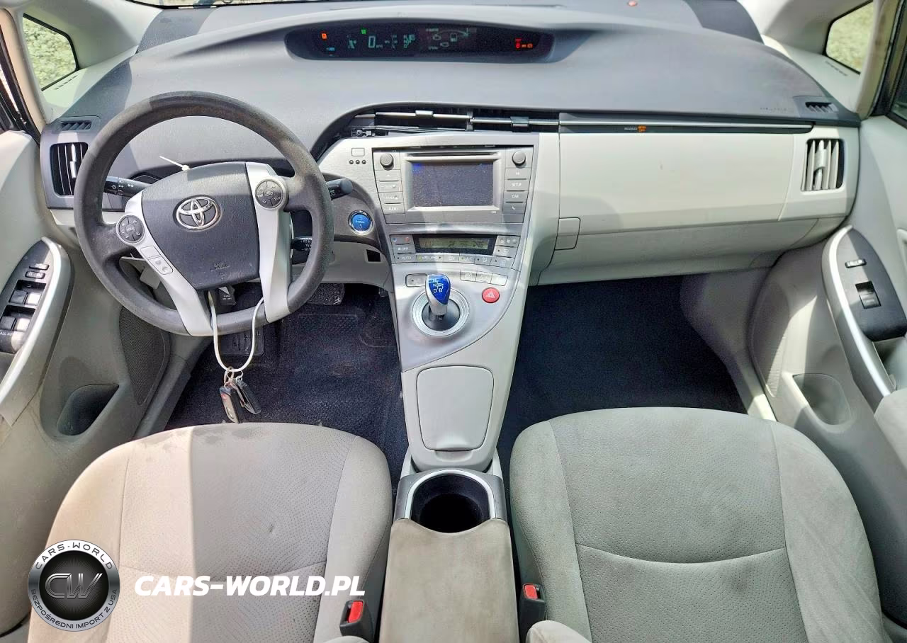 2015 Toyota Prius Two VIN:JTDKN3DU9F2003792 - 8