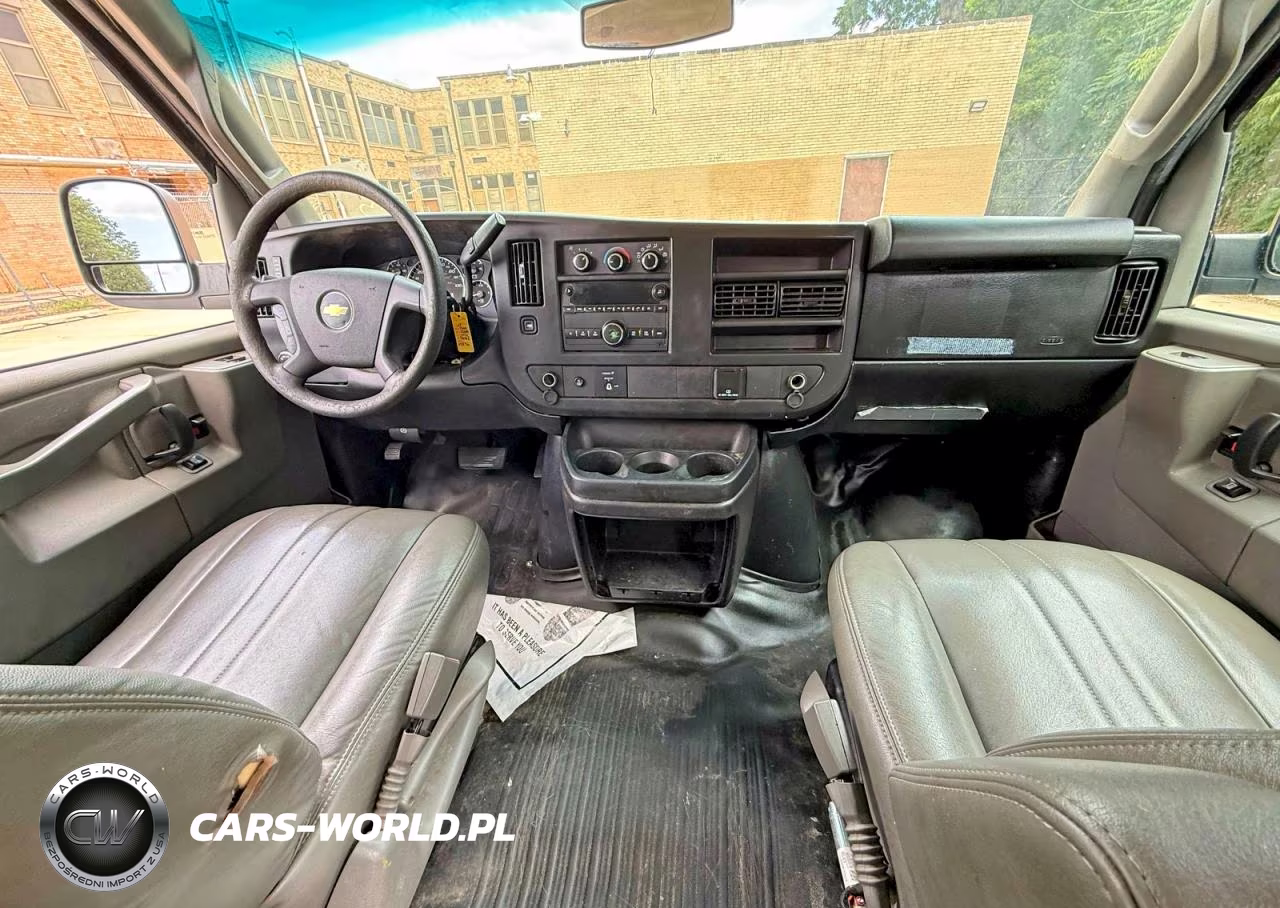 2017 Chevrolet Express G3500 Ls VIN:1GAZGNFF6H1310163 - 9