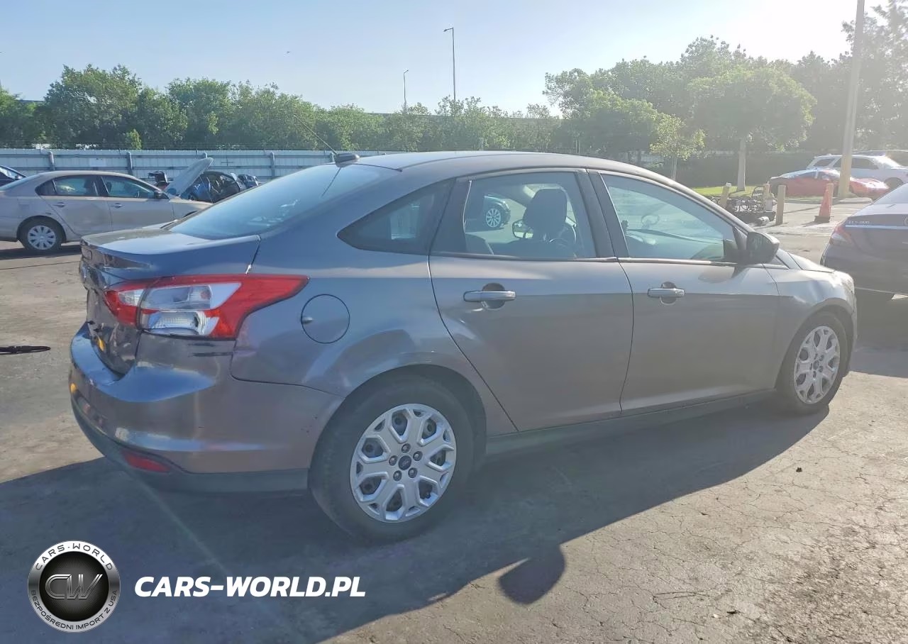 2012 Ford Focus Se VIN:1FAHP3F25CL179752 - 3