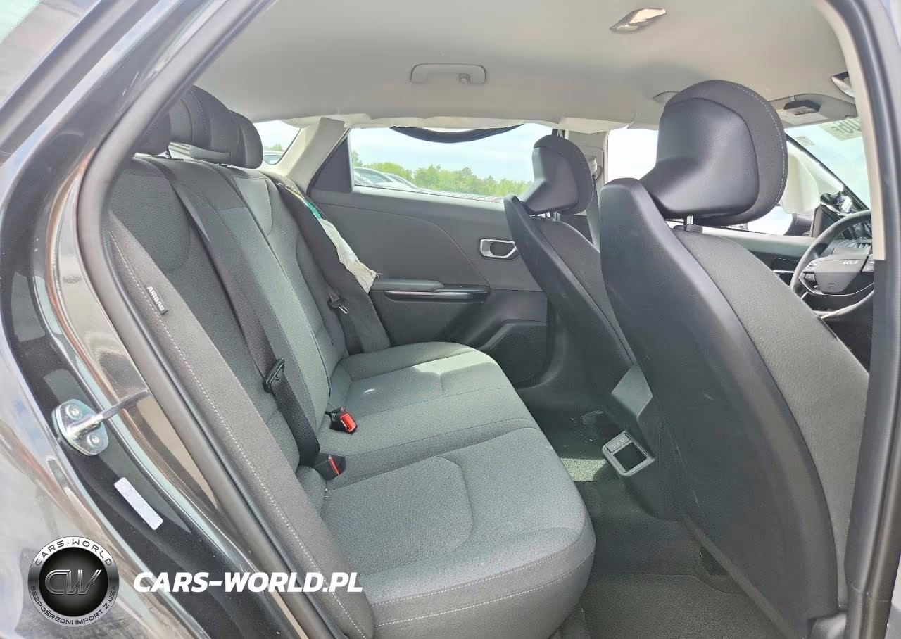2025 Kia K4 Lxs VIN:3KPFT4DE6SE020875 - 10