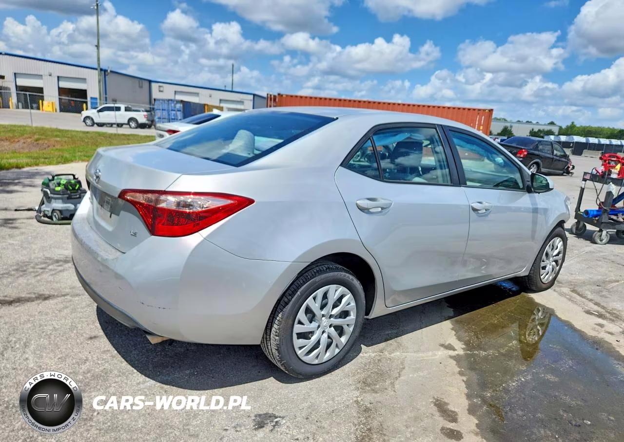 2019 Toyota Corolla Le VIN:5YFBURHE3KP947432 - 3