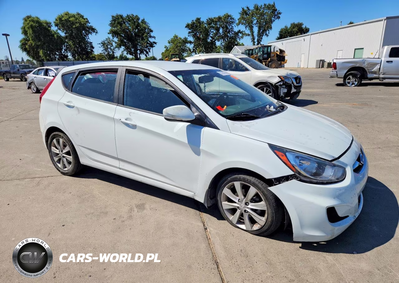 2013 Hyundai Accent Se VIN:KMHCU5AE1DU066785 - 4