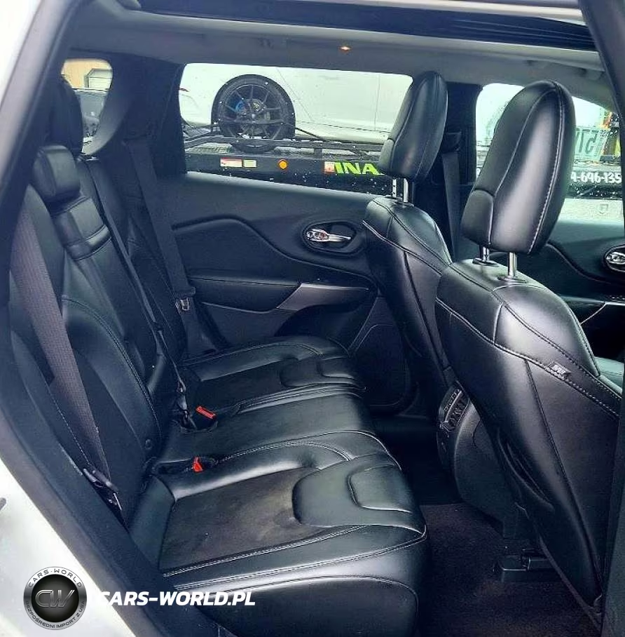 2019 Jeep Cherokee Latitude Plus VIN:1C4PJLLX2KD206695 - 10