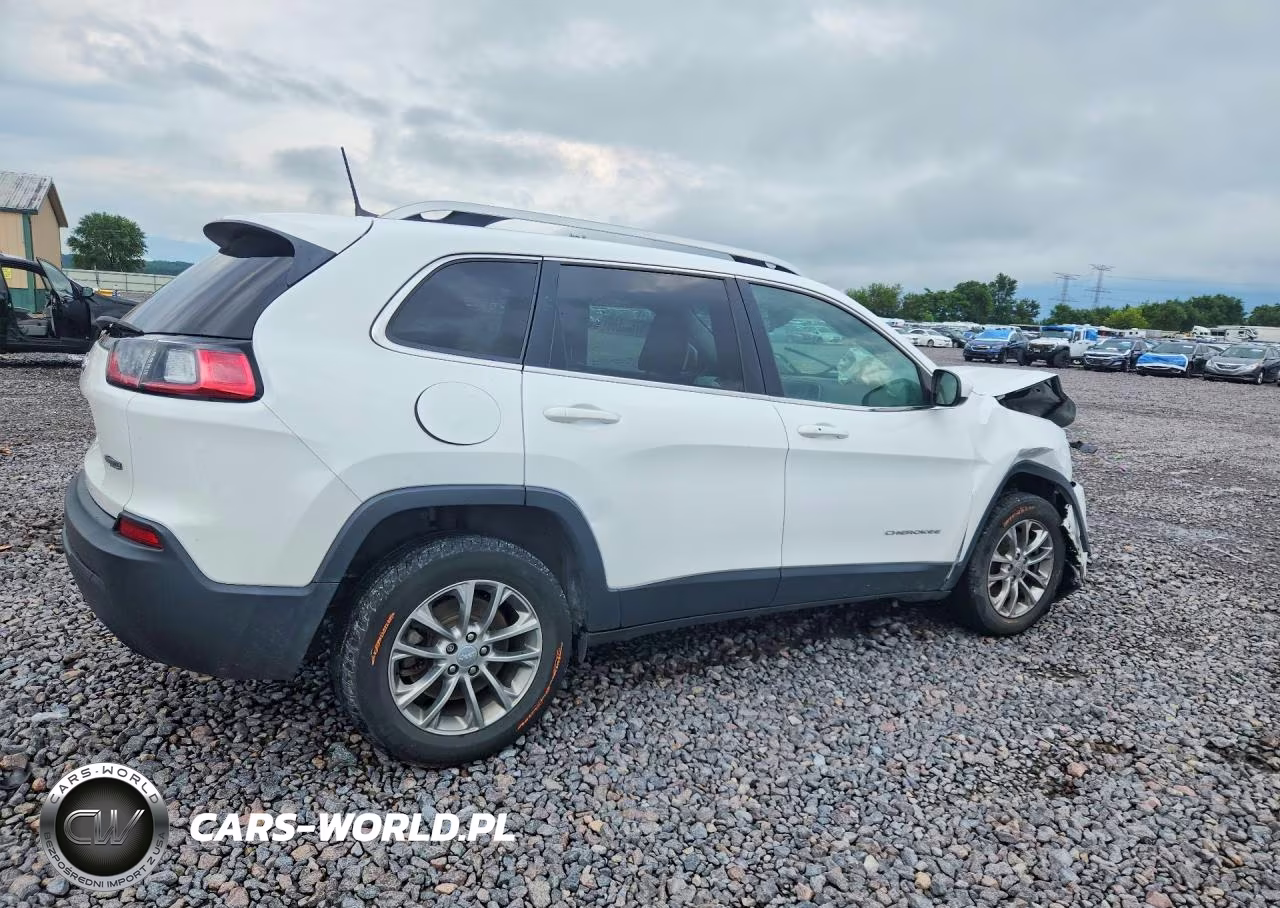 2019 Jeep Cherokee Latitude Plus VIN:1C4PJLLX2KD206695 - 3