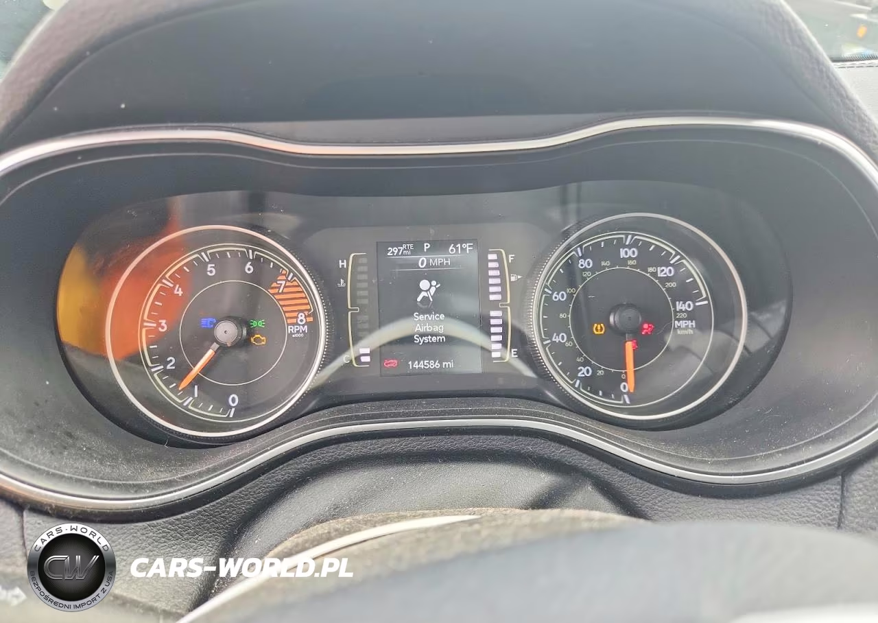 2019 Jeep Cherokee Latitude Plus VIN:1C4PJLLX2KD206695 - 9
