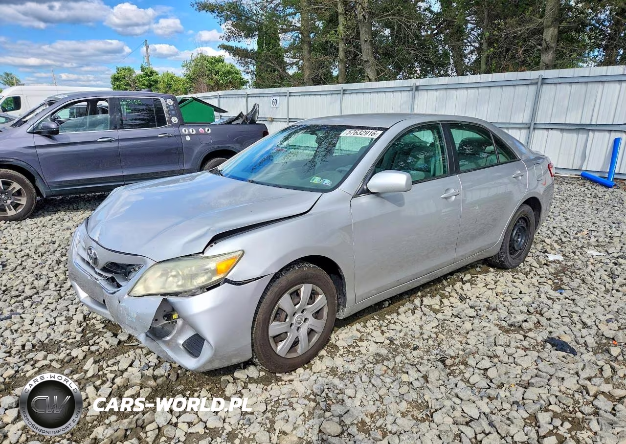 2011 Toyota Camry Le – zdjęcie 1 z 12