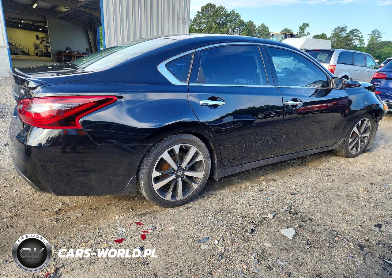 2018 Nissan Altima 2.5 Sr VIN:1N4AL3AP7JC137581 - 3
