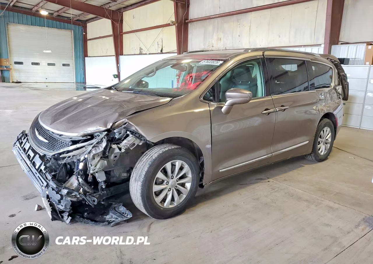 2018 Chrysler Pacifica Touring L VIN:2C4RC1BGXJR234801 - 1