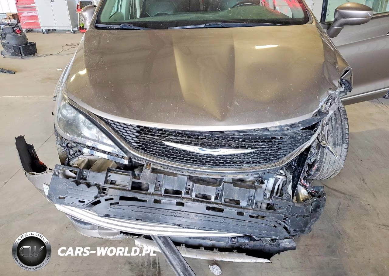 2018 Chrysler Pacifica Touring L VIN:2C4RC1BGXJR234801 - 12