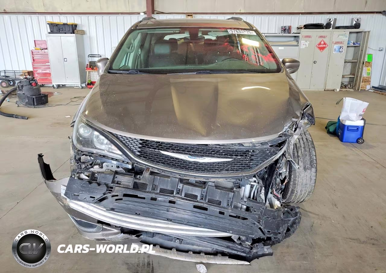 2018 Chrysler Pacifica Touring L VIN:2C4RC1BGXJR234801 - 5