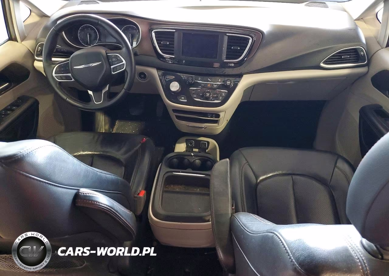 2018 Chrysler Pacifica Touring L VIN:2C4RC1BGXJR234801 - 8