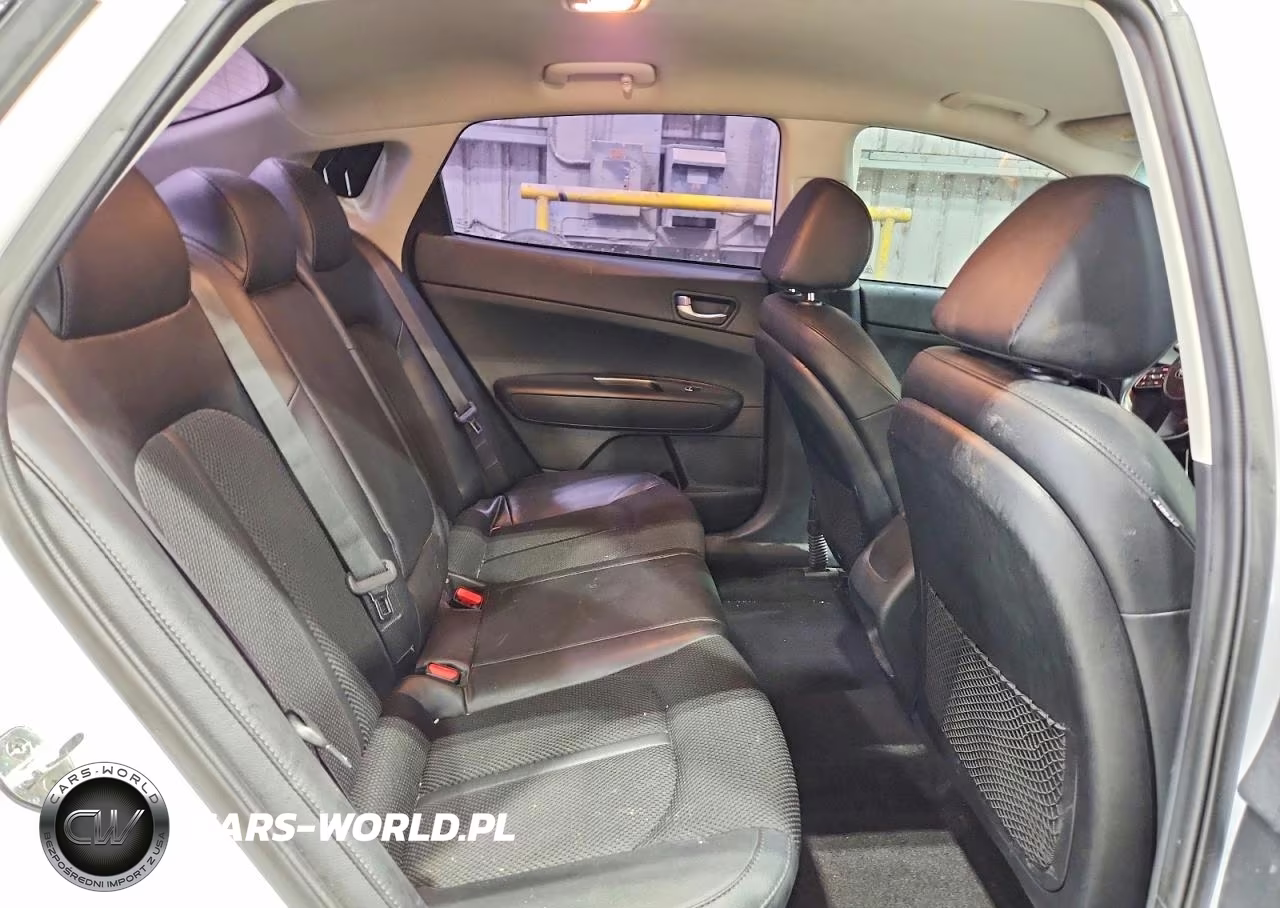 2019 Kia Optima S VIN:5XXGT4L32KG359953 - 10