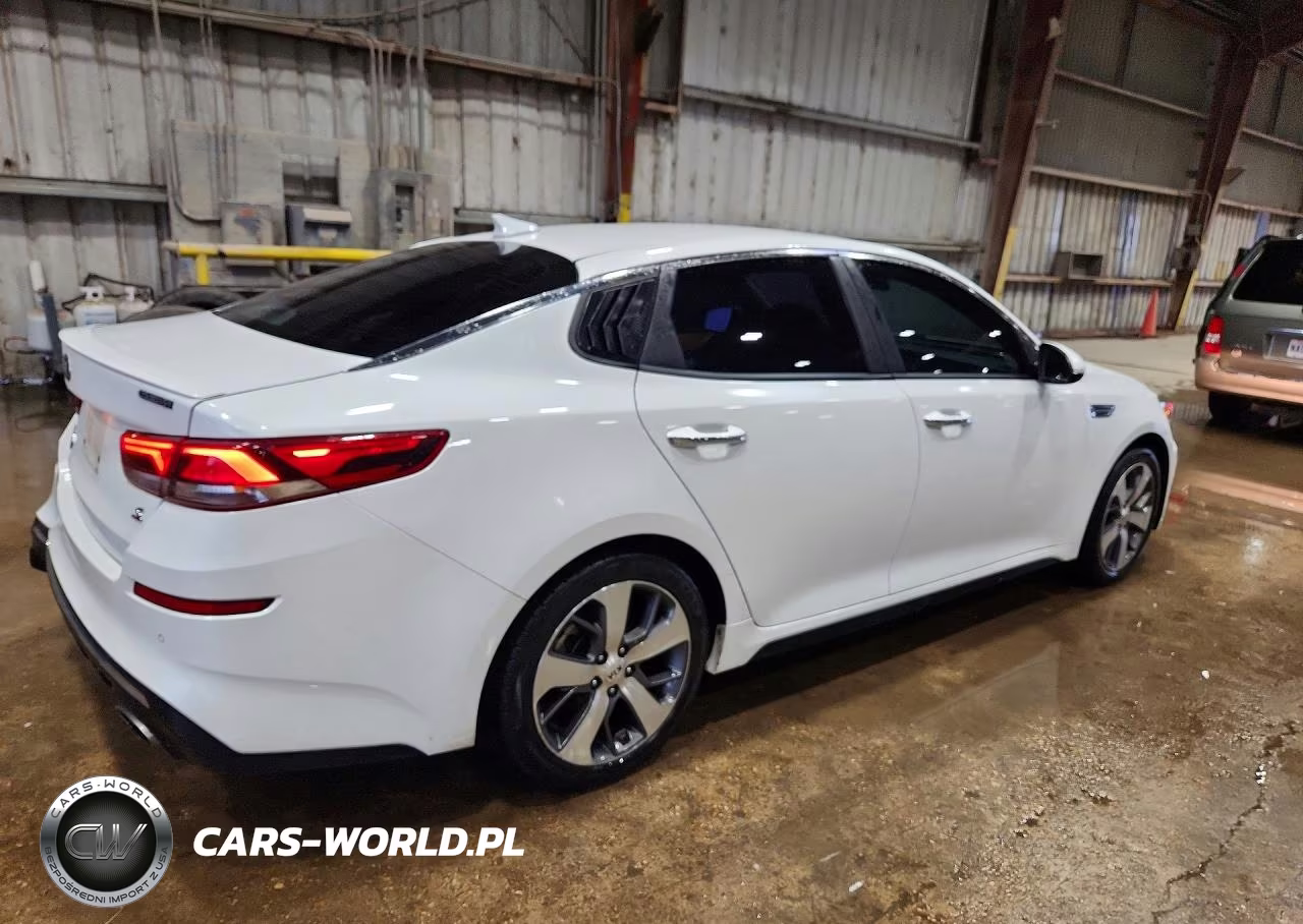 2019 Kia Optima S VIN:5XXGT4L32KG359953 - 3