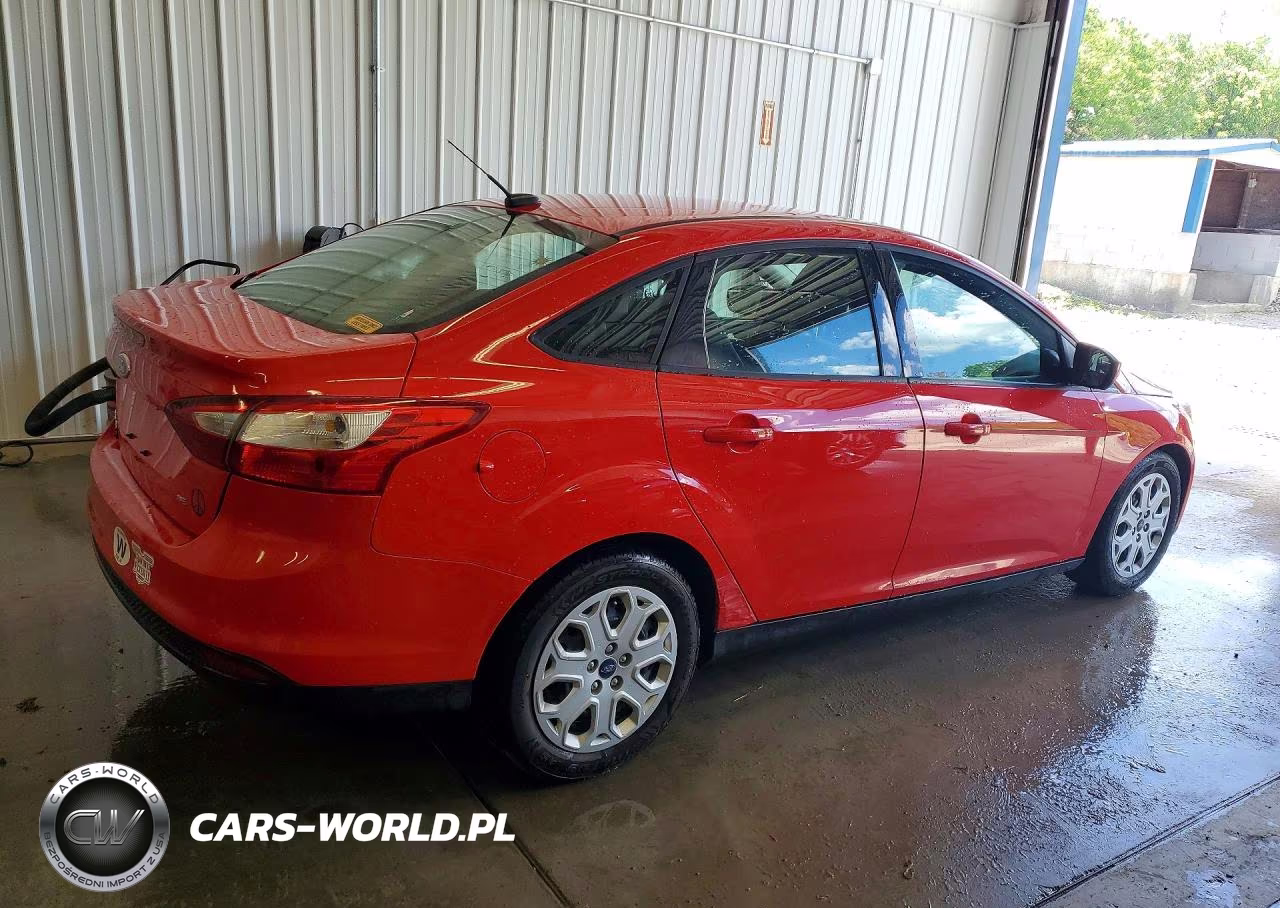2012 Ford Focus Se VIN:1FAHP3F23CL233713 - 3