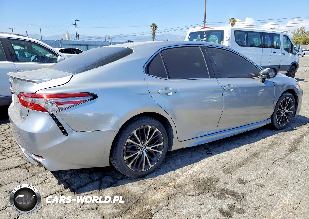 2018 Toyota Camry Se VIN:4T1B11HK4JU577038 - 3