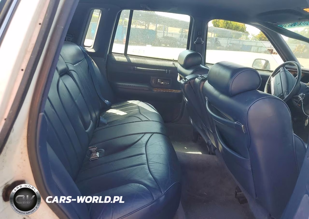 1994 Lincoln Town Car Signature VIN:1LNLM82W6RY657526 - 10