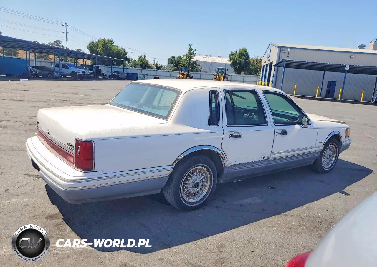 1994 Lincoln Town Car Signature VIN:1LNLM82W6RY657526 - 3