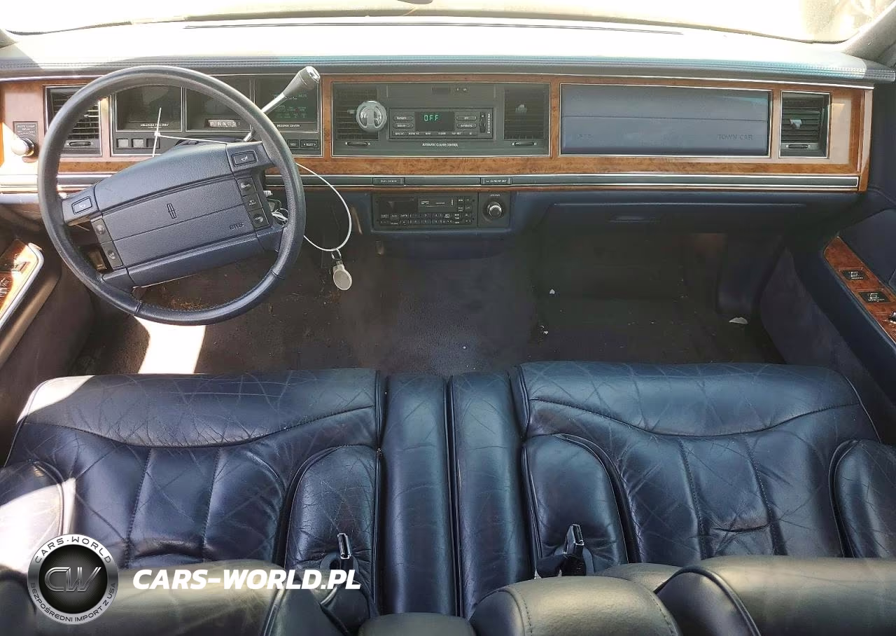 1994 Lincoln Town Car Signature VIN:1LNLM82W6RY657526 - 8