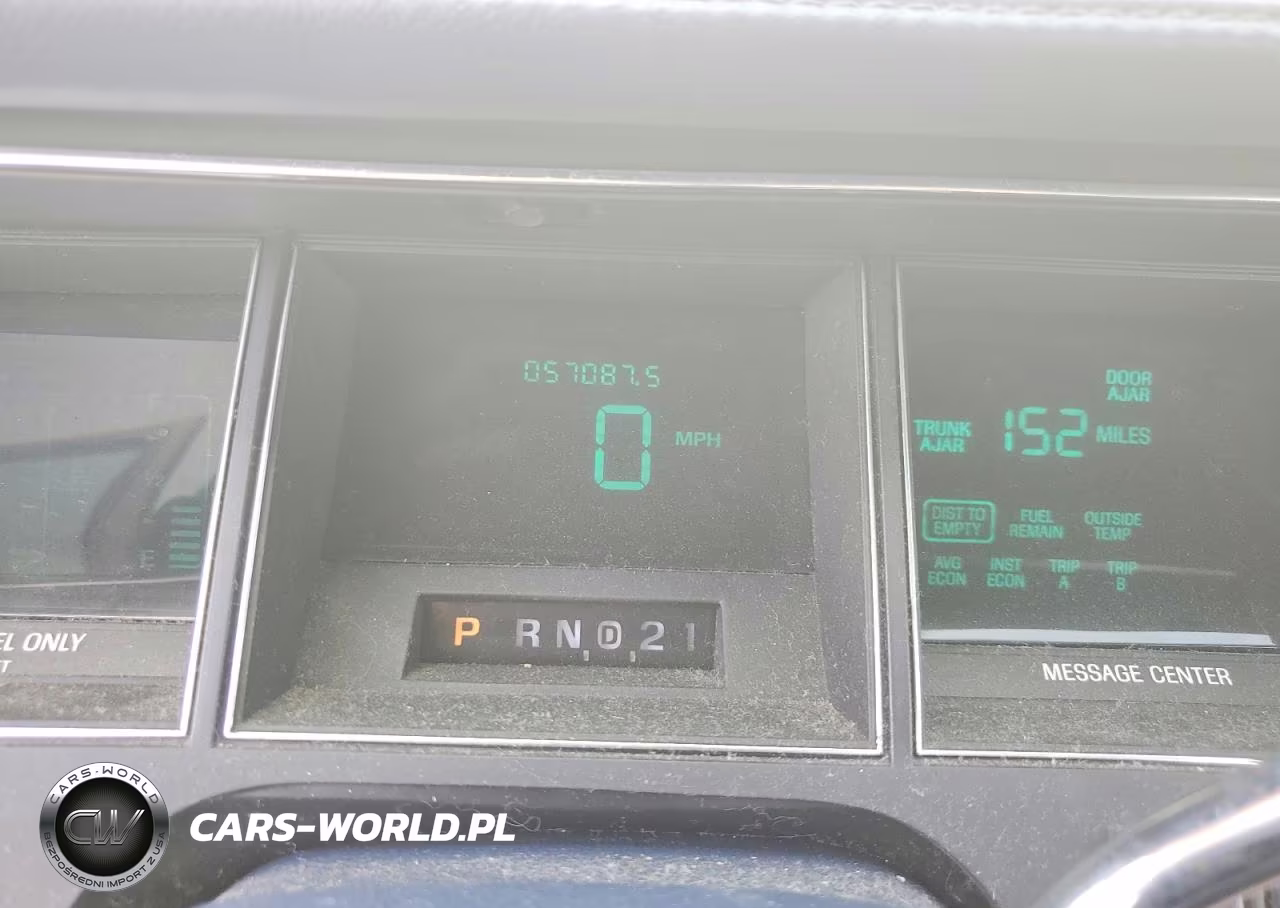 1994 Lincoln Town Car Signature VIN:1LNLM82W6RY657526 - 9