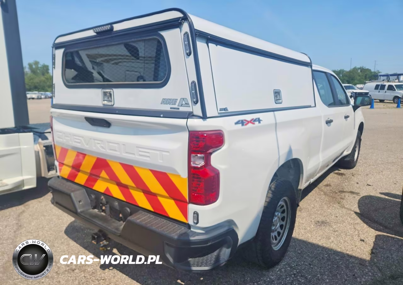2020 Chevrolet Silverado K1500 VIN:1GCPYAEKXLZ296040 - 3