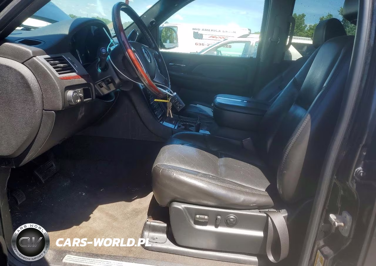 2008 Cadillac Escalade Luxury VIN:1GYEC63808R132730 - 7