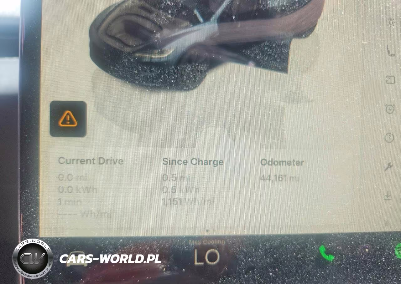 2024 Tesla Model 3 VIN:5YJ3E1EB3RF740879 - 9