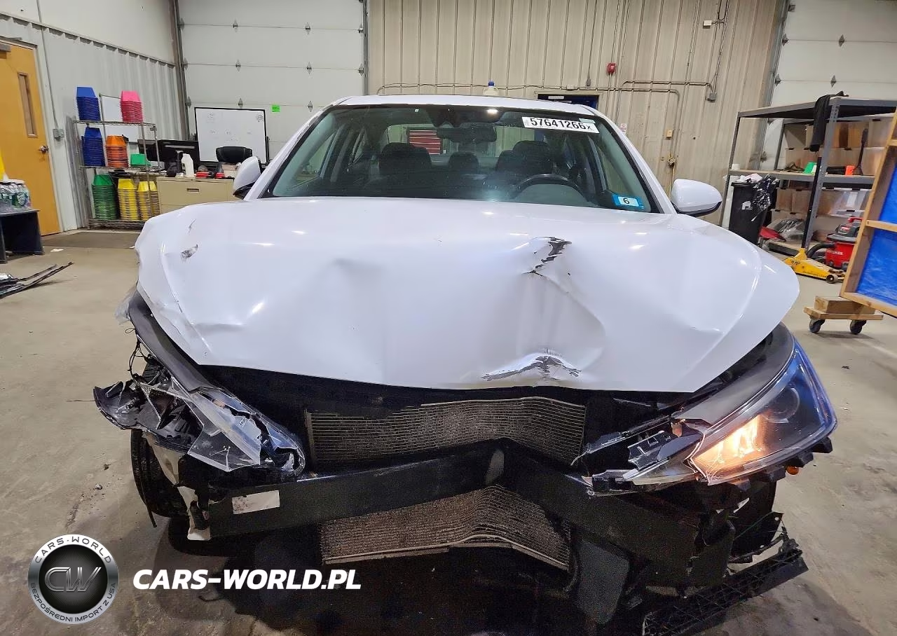 2019 Hyundai Elantra Value Edition VIN:5NPD84LF6KH475336 - 5