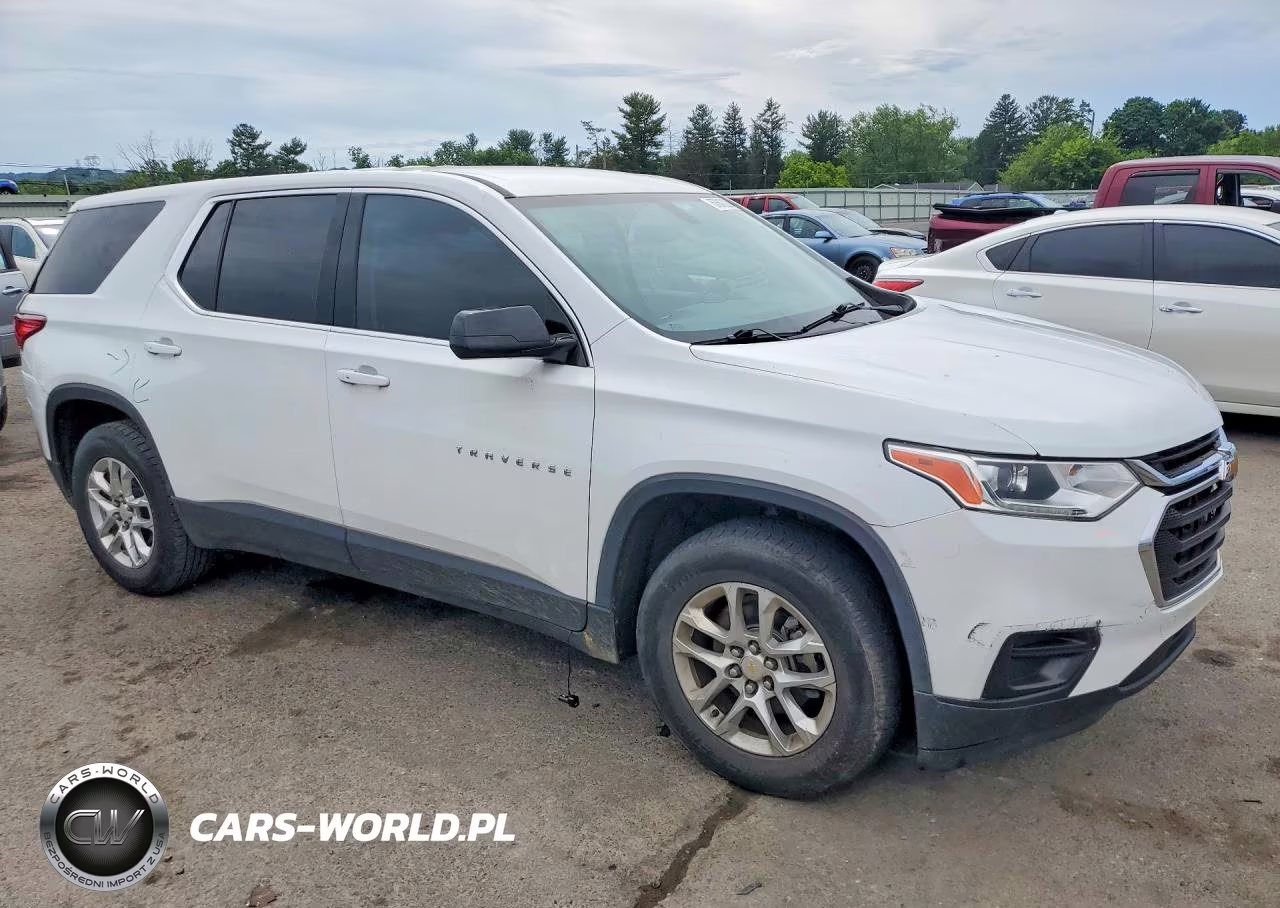 2018 Chevrolet Traverse Ls VIN:1GNERFKW3JJ116084 - 4