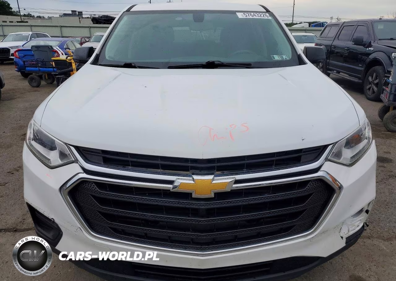 2018 Chevrolet Traverse Ls VIN:1GNERFKW3JJ116084 - 5