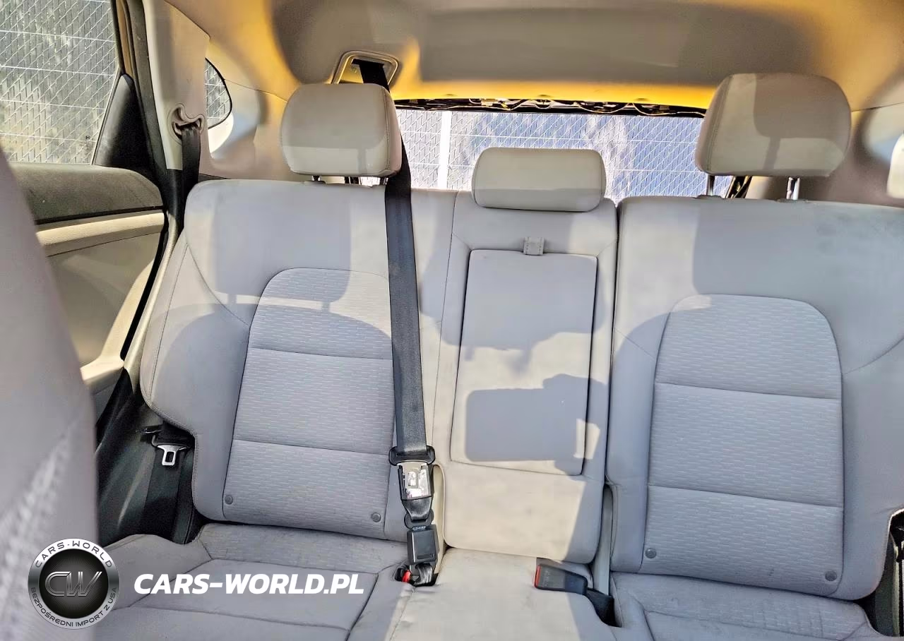 2019 Hyundai Tucson Value VIN:KM8J33A43KU866717 - 10