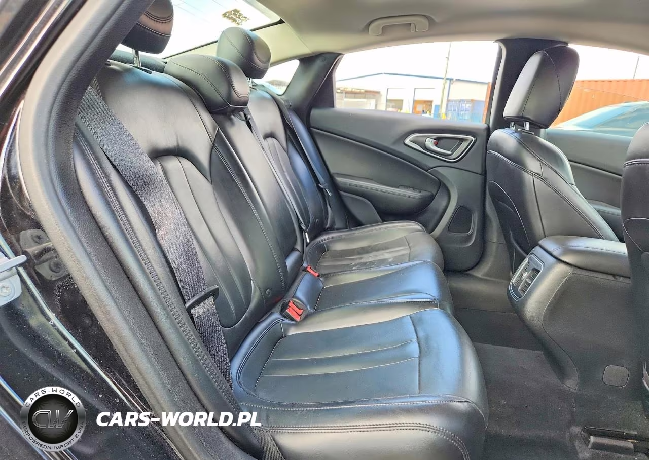 2016 Chrysler 200 C VIN:1C3CCCCB7GN112928 - 10