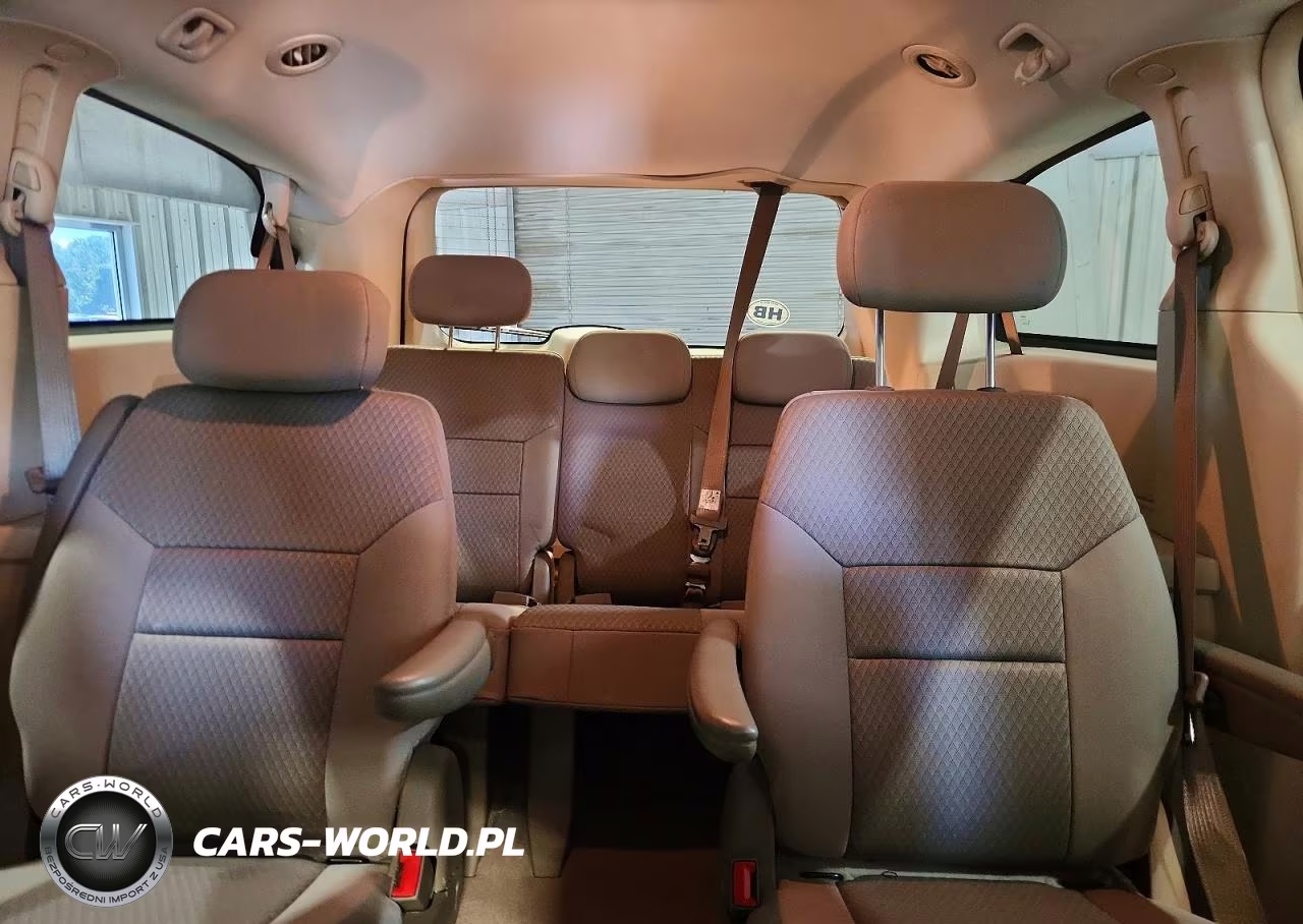 2010 Chrysler Town & Country Lx VIN:2A4RR4DE4AR137261 - 10