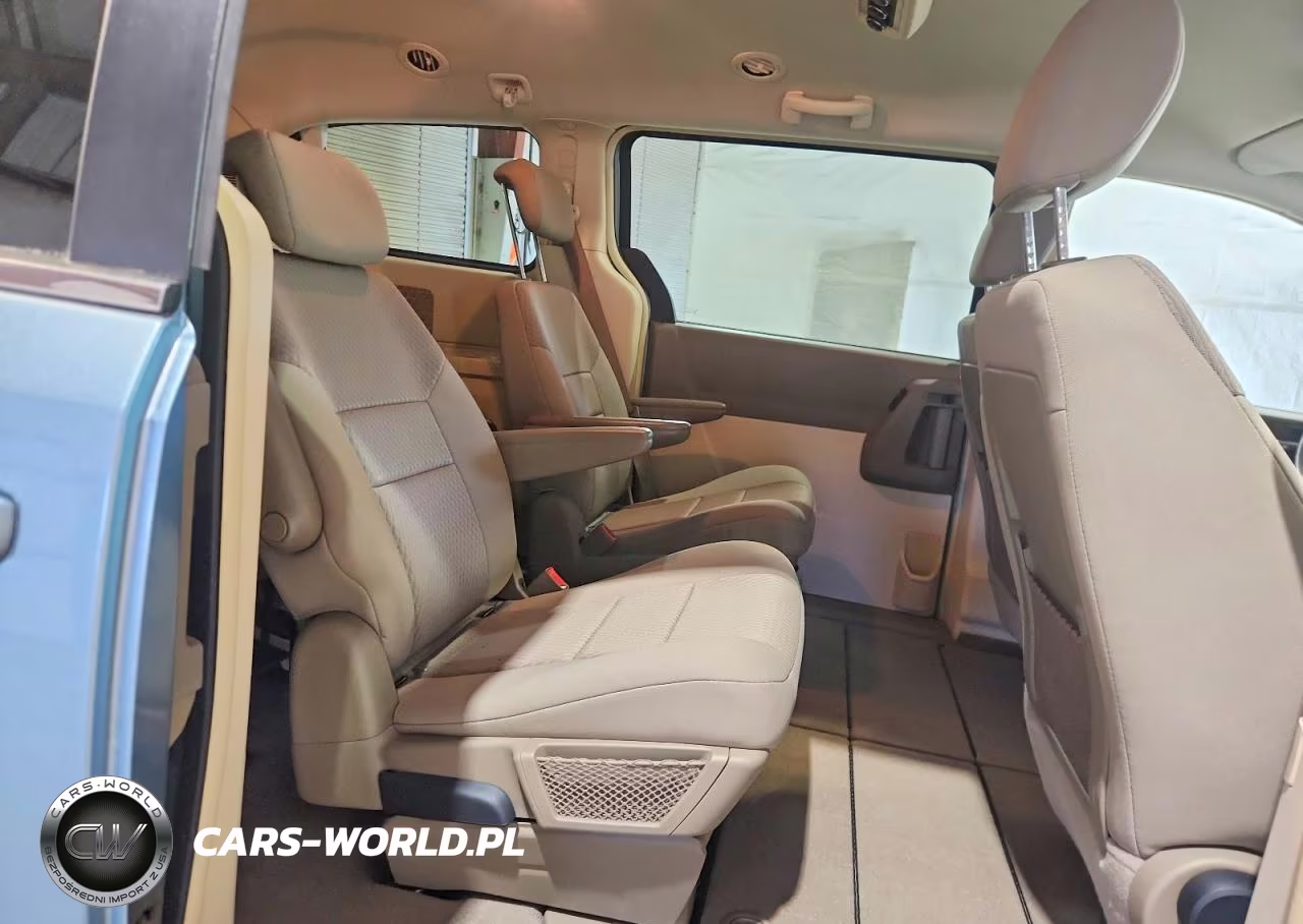 2010 Chrysler Town & Country Lx VIN:2A4RR4DE4AR137261 - 11