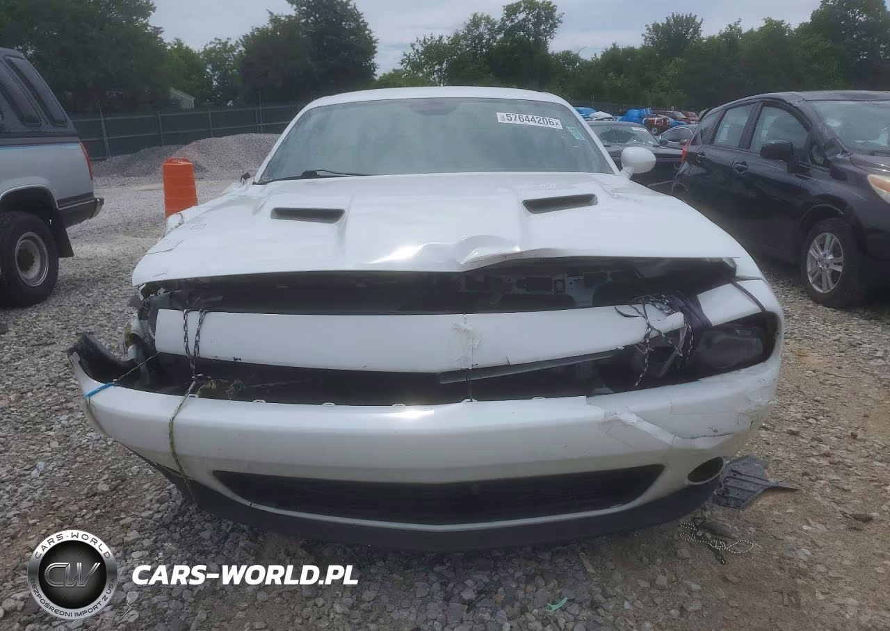 2018 Dodge Challenger Sxt VIN:2C3CDZAG9JH199357 - 5